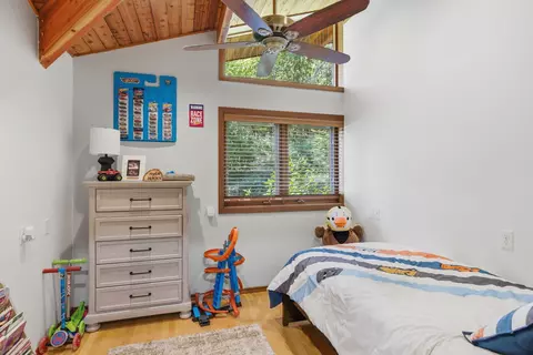 Bedroom - 856 Greentree Loop, Grants Pass, OR 97527 photo 1 of 4