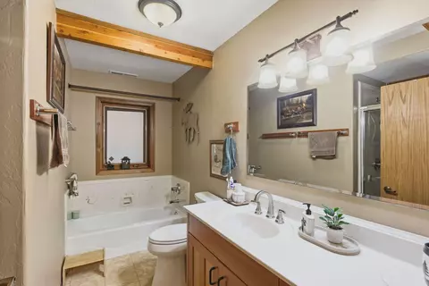 Bath - 856 Greentree Loop, Grants Pass, OR 97527 photo 2 of 4