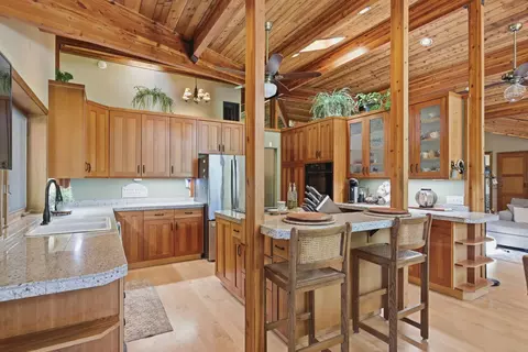 Kitchen - 856 Greentree Loop, Grants Pass, OR 97527 photo 7 of 7