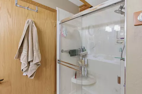 Bath - 856 Greentree Loop, Grants Pass, OR 97527 photo 1 of 4