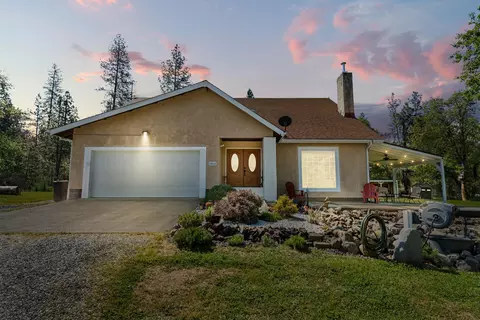 2802 Russell Rd, Merlin, OR 97532