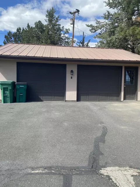 3213 Country Ln, Klamath Falls, OR 97603