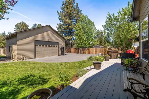 253 SE Soft Tail Dr, Bend, OR 97702 photo 3