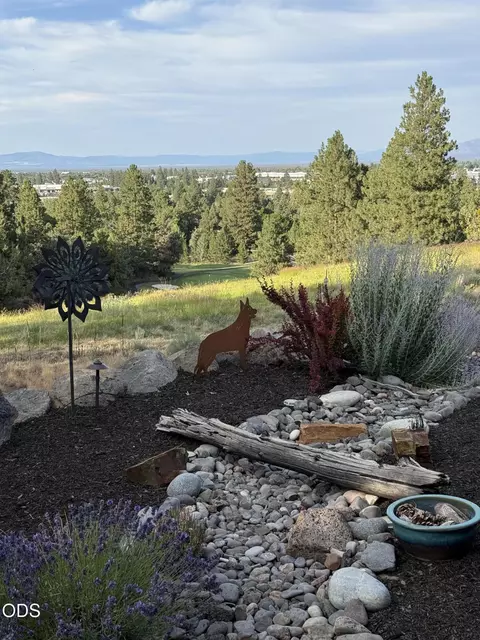 2572 NW Pine Terrace Dr, Bend, OR 97703