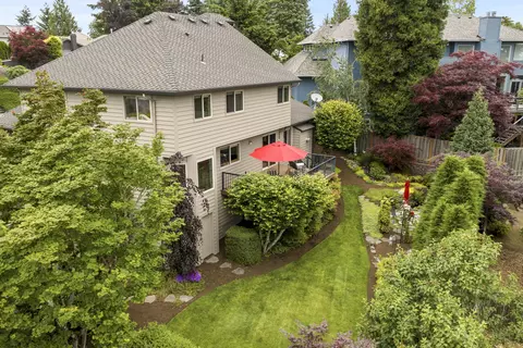 1960 Sunburst Ter, West Linn, OR 97068