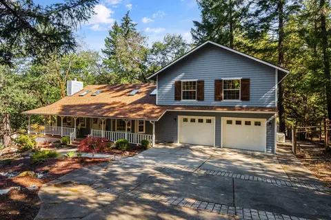 485 Surrey Dr, Grants Pass, OR 97526