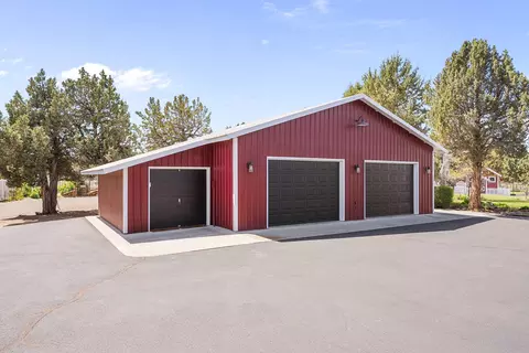 Exterior - 61935 Ten Barr Ranch Rd, Bend, OR 97701 photo 7 of 16