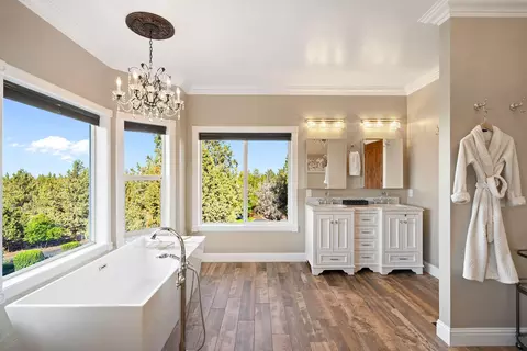 Bath - 61935 Ten Barr Ranch Rd, Bend, OR 97701 photo 2 of 7