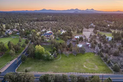 View/Area - 61935 Ten Barr Ranch Rd, Bend, OR 97701 photo 4 of 5