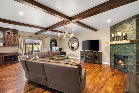 Living - 61935 Ten Barr Ranch Rd, Bend, OR 97701 photo 2 of 2