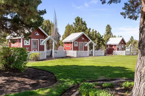 Exterior - 61935 Ten Barr Ranch Rd, Bend, OR 97701 photo 10 of 16