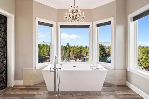 Bath - 61935 Ten Barr Ranch Rd, Bend, OR 97701 photo 4 of 7