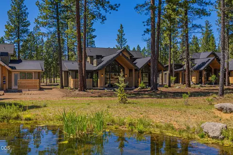 56449 Elk Run Dr #32, Bend, OR 97707