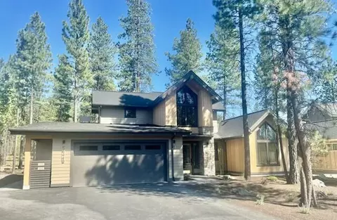 56449 Elk Run Dr #32, Bend, OR 97707