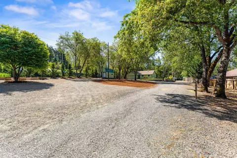 Exterior - 335 Summit Loop, Grants Pass, OR 97527 photo 8 of 19