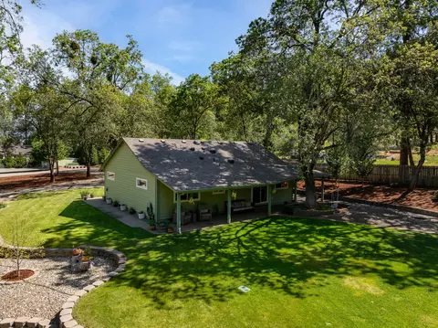Exterior - 335 Summit Loop, Grants Pass, OR 97527 photo 18 of 19