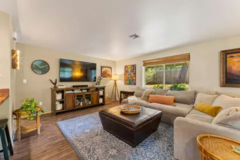 Living - 335 Summit Loop, Grants Pass, OR 97527 photo 2 of 2