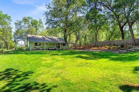 Exterior - 335 Summit Loop, Grants Pass, OR 97527 photo 13 of 19