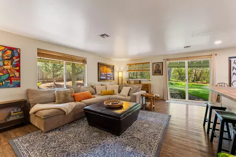 Living - 335 Summit Loop, Grants Pass, OR 97527 photo 1 of 2