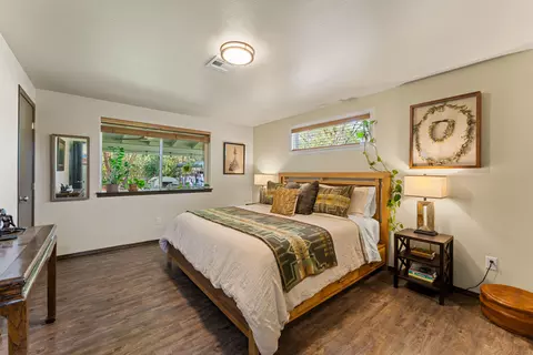 Bedroom - 335 Summit Loop, Grants Pass, OR 97527 photo 2 of 2