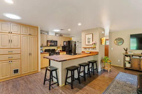 Kitchen - 335 Summit Loop, Grants Pass, OR 97527 photo 1 of 4