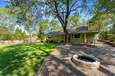 Exterior - 335 Summit Loop, Grants Pass, OR 97527 photo 14 of 19