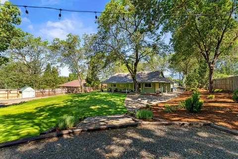 Exterior - 335 Summit Loop, Grants Pass, OR 97527 photo 16 of 19