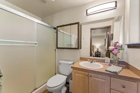 Bath - 335 Summit Loop, Grants Pass, OR 97527 photo 2 of 2