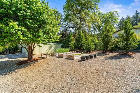 Exterior - 335 Summit Loop, Grants Pass, OR 97527 photo 5 of 19