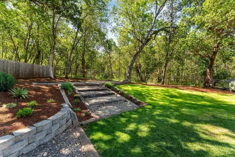 Exterior - 335 Summit Loop, Grants Pass, OR 97527 photo 15 of 19