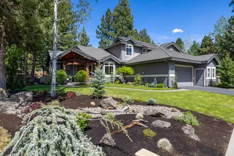 19460 Chip Shot Ln, Bend, OR 97702