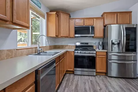 Kitchen - 14866 Bluegrass Loop, Sisters, OR 97759 photo 1 of 2