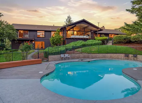 50 Mariposa Ter, Medford, OR 97504
