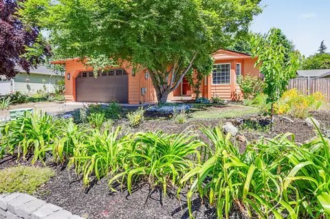 2964 Bailey Ave, Medford, OR 97504