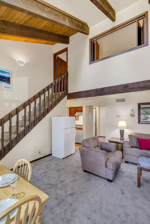 Living - 17654 Pinnacle Ln # 18, Sunriver, OR 97707 photo 5 of 6