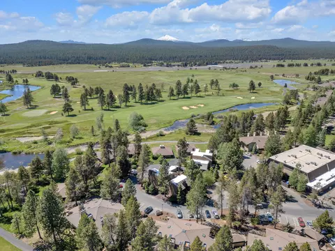 View/Area - 17654 Pinnacle Ln # 18, Sunriver, OR 97707 photo 1 of 4