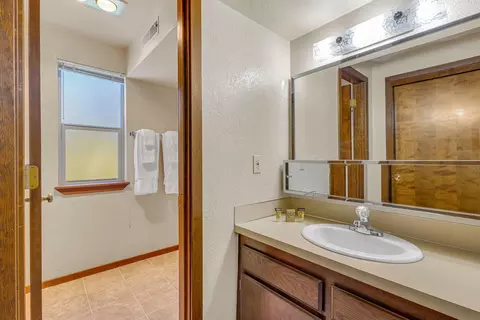Bath - 17654 Pinnacle Ln # 18, Sunriver, OR 97707 photo 1 of 6