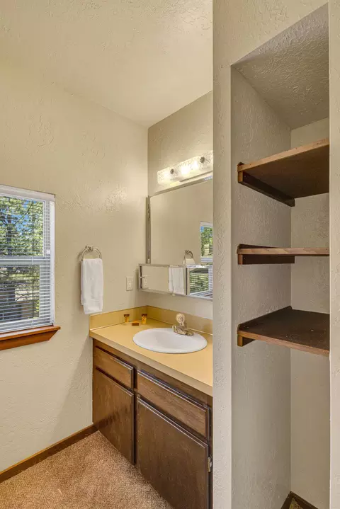 Bath - 17654 Pinnacle Ln # 18, Sunriver, OR 97707 photo 4 of 6