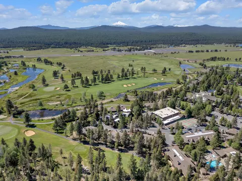 View/Area - 17654 Pinnacle Ln # 18, Sunriver, OR 97707 photo 2 of 4