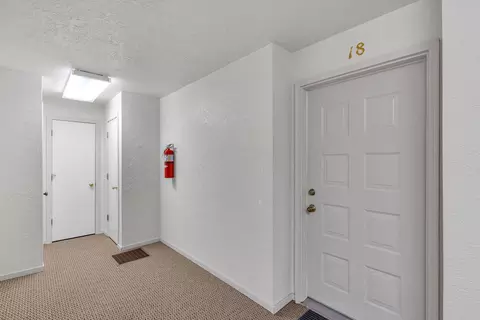 Entry Way - 17654 Pinnacle Ln # 18, Sunriver, OR 97707 photo 1 of 6