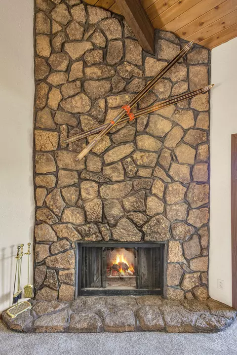Living - 17654 Pinnacle Ln # 18, Sunriver, OR 97707 photo 4 of 6