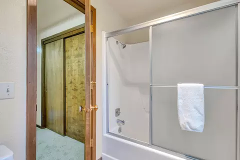 Bath - 17654 Pinnacle Ln # 18, Sunriver, OR 97707 photo 2 of 6