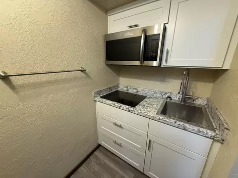 Kitchen - 17654 Pinnacle Ln # 18, Sunriver, OR 97707 photo 1 of 1