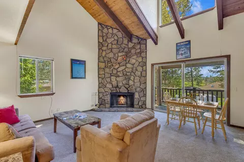 Living - 17654 Pinnacle Ln # 18, Sunriver, OR 97707 photo 1 of 6