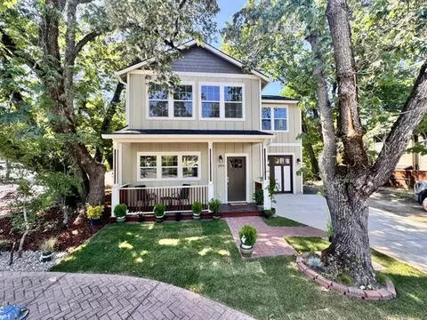 205 N Oregon St, Jacksonville, OR 97530