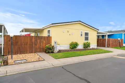 1570 S Peach St #SPC 31, Medford, OR 97501