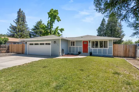 424 W Archwood Dr, Eagle Point, OR 97524