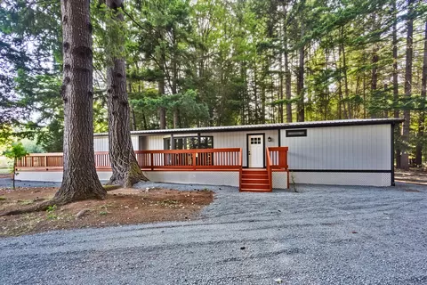 601 Pinewood Way, Cave Junction, OR 97523