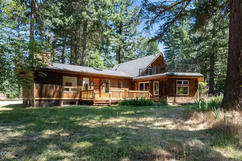 140 Bonanza Dr, Selma, OR 97538