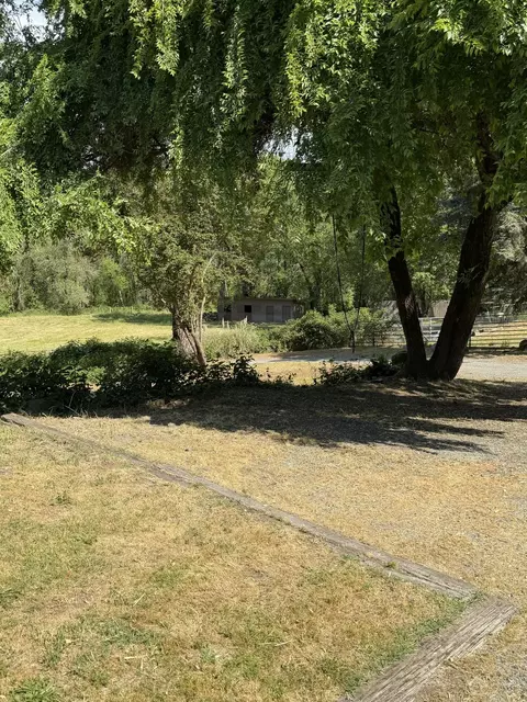 780 Covered Bridge Rd, Rogue River, OR 97537